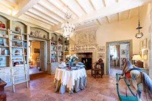 Château historique entièrement restauré datant de la fin du XIIIe siècle / début du XIVe siècle et du XVIIe siècle.