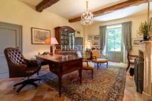 Château historique entièrement restauré datant de la fin du XIIIe siècle / début du XIVe siècle et du XVIIe siècle.