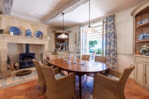 Château historique entièrement restauré datant de la fin du XIIIe siècle / début du XIVe siècle et du XVIIe siècle.