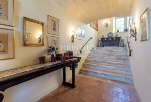 Château historique entièrement restauré datant de la fin du XIIIe siècle / début du XIVe siècle et du XVIIe siècle.