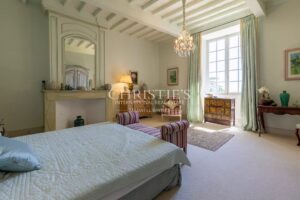 Château historique entièrement restauré datant de la fin du XIIIe siècle / début du XIVe siècle et du XVIIe siècle.