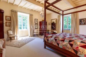 Château historique entièrement restauré datant de la fin du XIIIe siècle / début du XIVe siècle et du XVIIe siècle.