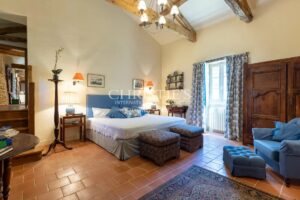 Château historique entièrement restauré datant de la fin du XIIIe siècle / début du XIVe siècle et du XVIIe siècle.