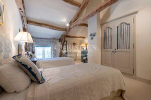 Château historique entièrement restauré datant de la fin du XIIIe siècle / début du XIVe siècle et du XVIIe siècle.