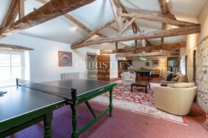 Château historique entièrement restauré datant de la fin du XIIIe siècle / début du XIVe siècle et du XVIIe siècle.