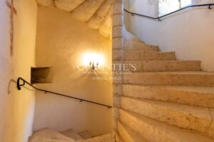 Château historique entièrement restauré datant de la fin du XIIIe siècle / début du XIVe siècle et du XVIIe siècle.