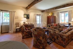 Château historique entièrement restauré datant de la fin du XIIIe siècle / début du XIVe siècle et du XVIIe siècle.