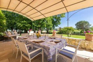 Château historique entièrement restauré datant de la fin du XIIIe siècle / début du XIVe siècle et du XVIIe siècle.