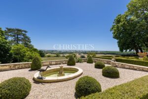 Château historique entièrement restauré datant de la fin du XIIIe siècle / début du XIVe siècle et du XVIIe siècle.