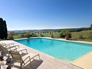 Château historique entièrement restauré datant de la fin du XIIIe siècle / début du XIVe siècle et du XVIIe siècle.