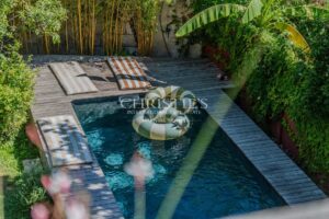 BORDEAUX – ELEGANT TOWNHOUSE WITH GARAGE AND SWIMMING POOL