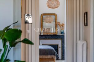 BORDEAUX – ELEGANT TOWNHOUSE WITH GARAGE AND SWIMMING POOL