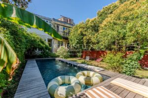 BORDEAUX - MAISON DE MAÎTRE AVEC GARAGE ET PISCINE