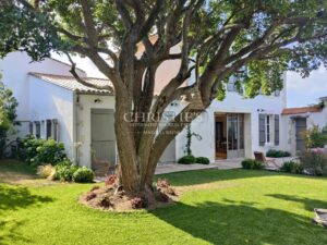ILE DE RE- VILLA AVEC VUE MAGNIFIQUE SUR LES MARAIS - A PROXIMITE DU PORT DE LOIX