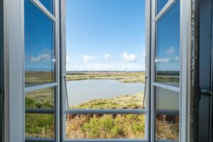 LOIX-EN-RE - MAGNIFIQUE VILLA AVEC VUE PANORAMIQUE SUR LES MARAIS ET L'OCEAN