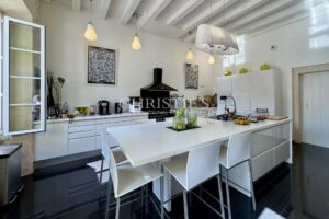 Élégant Manoir du XIXe Siècle alliant Charme Historique et Confort Moderne à proximité de Saint-Jean-d’Angély