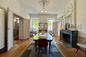 Élégant Manoir du XIXe Siècle alliant Charme Historique et Confort Moderne à proximité de Saint-Jean-d’Angély