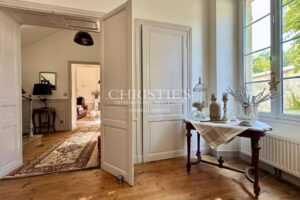 Élégant Manoir du XIXe Siècle alliant Charme Historique et Confort Moderne à proximité de Saint-Jean-d’Angély