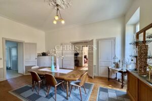 Élégant Manoir du XIXe Siècle alliant Charme Historique et Confort Moderne à proximité de Saint-Jean-d’Angély