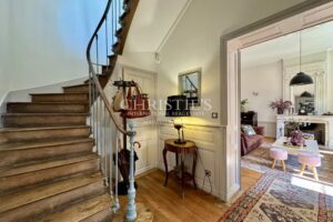 Élégant Manoir du XIXe Siècle alliant Charme Historique et Confort Moderne à proximité de Saint-Jean-d’Angély