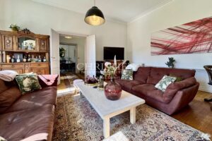 Élégant Manoir du XIXe Siècle alliant Charme Historique et Confort Moderne à proximité de Saint-Jean-d’Angély