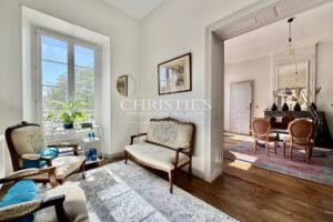 Élégant Manoir du XIXe Siècle alliant Charme Historique et Confort Moderne à proximité de Saint-Jean-d’Angély