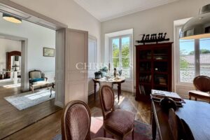 Élégant Manoir du XIXe Siècle alliant Charme Historique et Confort Moderne à proximité de Saint-Jean-d’Angély