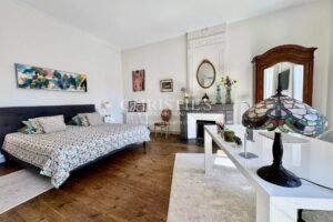 Élégant Manoir du XIXe Siècle alliant Charme Historique et Confort Moderne à proximité de Saint-Jean-d’Angély