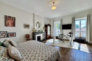 Élégant Manoir du XIXe Siècle alliant Charme Historique et Confort Moderne à proximité de Saint-Jean-d’Angély