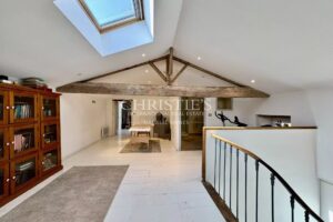 Élégant Manoir du XIXe Siècle alliant Charme Historique et Confort Moderne à proximité de Saint-Jean-d’Angély