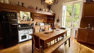 Elegant 18th-Century Manor House in the Heart of Beynac