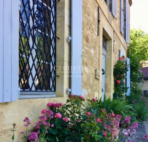 Elegant 18th-Century Manor House in the Heart of Beynac