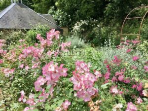 Elegant 18th-Century Manor House in the Heart of Beynac