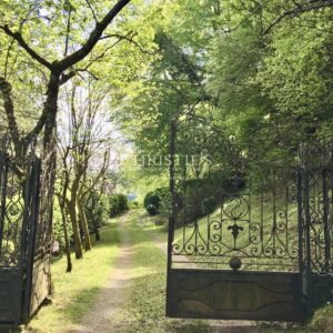 Elegant 18th-Century Manor House in the Heart of Beynac
