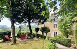Elegant 18th-Century Manor House in the Heart of Beynac