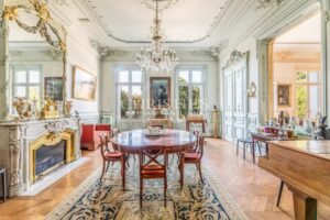 LIBOURNE: Treat yourself to the most beautiful house in the town centre
