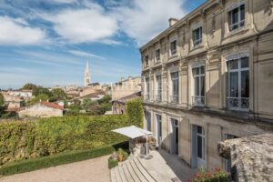 LIBOURNE: Treat yourself to the most beautiful house in the town centre