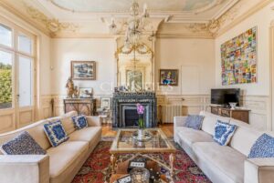 LIBOURNE: Treat yourself to the most beautiful house in the town centre