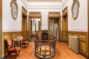 LIBOURNE: Treat yourself to the most beautiful house in the town centre