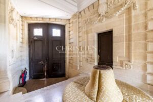 LIBOURNE: Treat yourself to the most beautiful house in the town centre