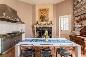 LIBOURNE: Treat yourself to the most beautiful house in the town centre