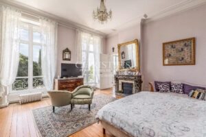LIBOURNE: Treat yourself to the most beautiful house in the town centre