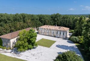 Superb 18th-Century Property on 5.8 Hectares Along the Banks of the Dordogne