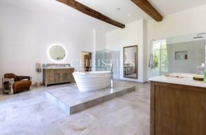 Superb 18th-Century Property on 5.8 Hectares Along the Banks of the Dordogne