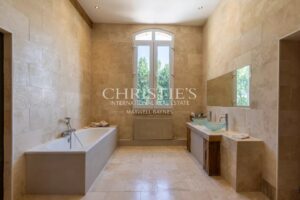 Superb 18th-Century Property on 5.8 Hectares Along the Banks of the Dordogne