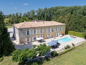 Superb 18th-Century Property on 5.8 Hectares Along the Banks of the Dordogne