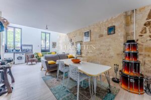 IMMEUBLE EN PIERRE DE TAILLE AVEC COMMERCE ET APPARTEMENT - BORDEAUX CENTRE