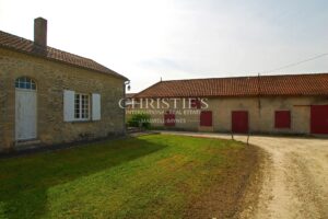 28 ha of vines - Magnificent terroir - Beautiful stone house!