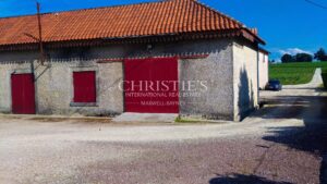 28 ha of vines - Magnificent terroir - Beautiful stone house!