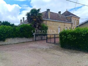 28 ha of vines - Magnificent terroir - Beautiful stone house!